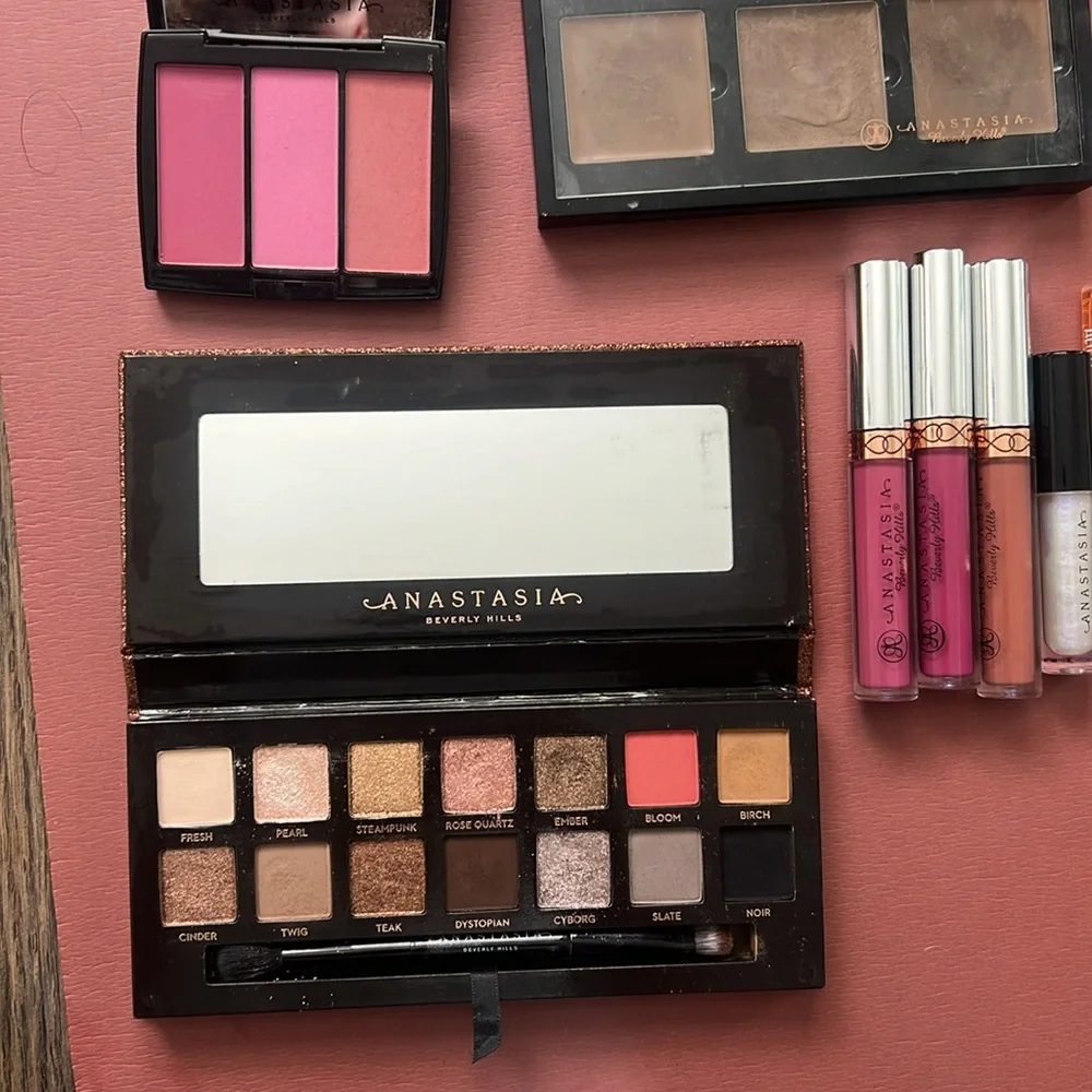 Makeup Grab Bag #2- Anastasia Beverly Hills bundle - Picture 2 of 3